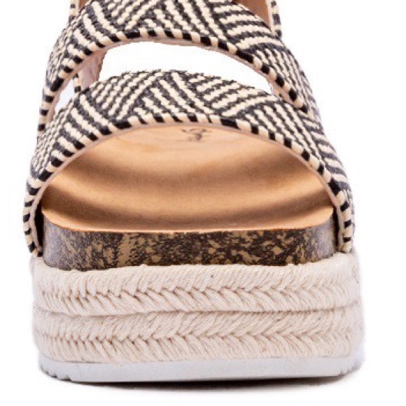 QUPID Cancun Tribal Print Boho Platform Espadrille Sandal - Picture 4 of 7